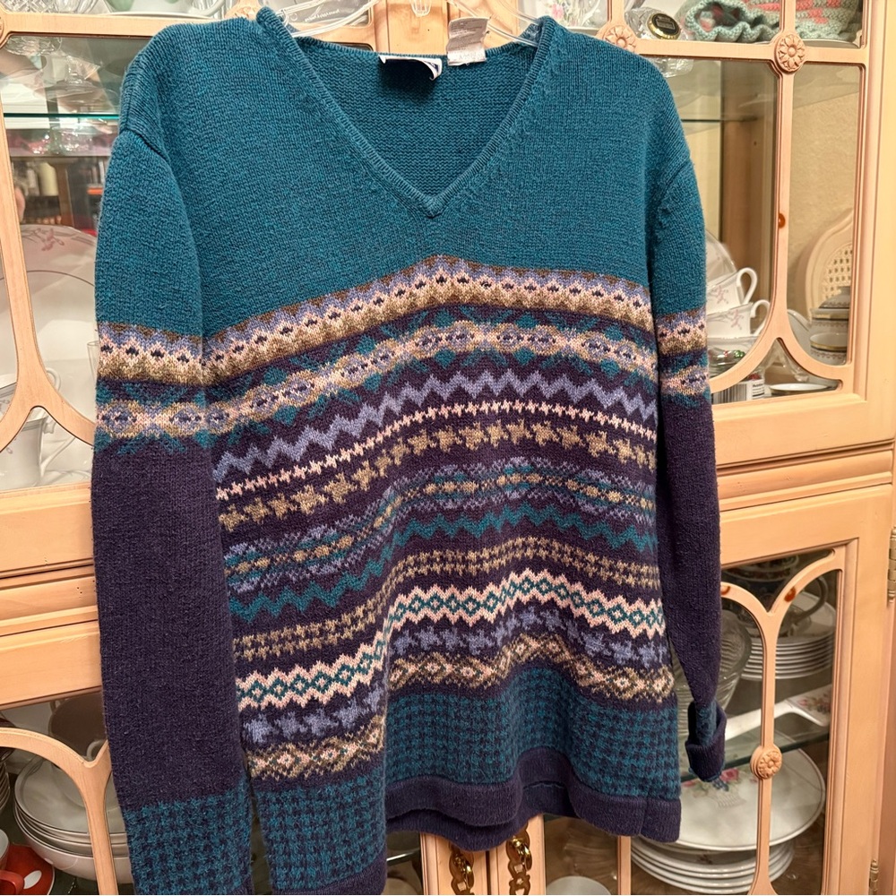Erika & Co. Women's Long Sleeve Pullover V Neck  Sweater‎ Blue Size M Fair Isle